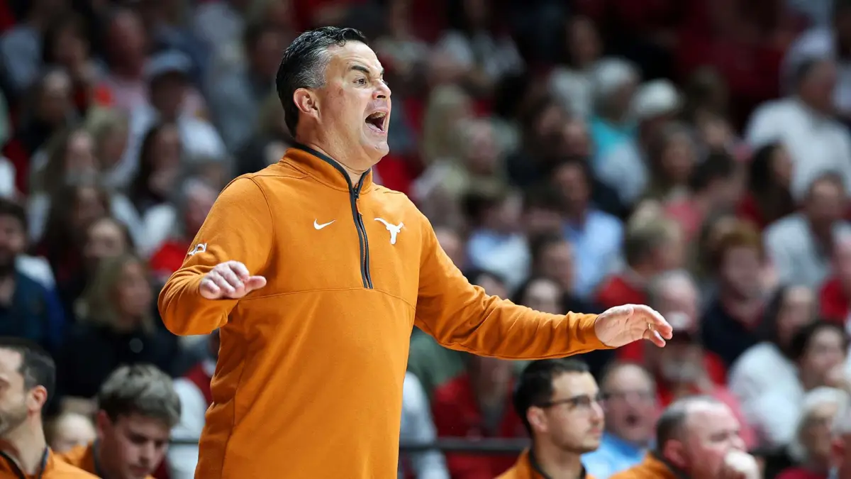 Texas, Baylor finalizing agreement to meet next season in San Antonio